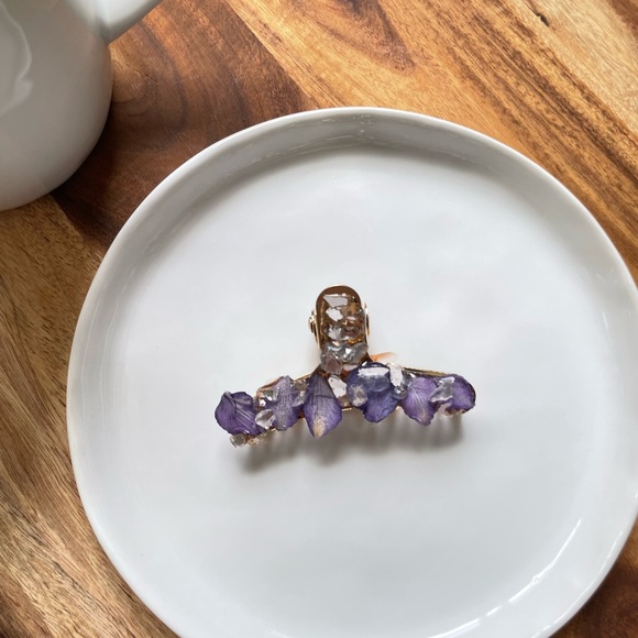 Handmade Resin Hair Clip - Picture 3 of 4